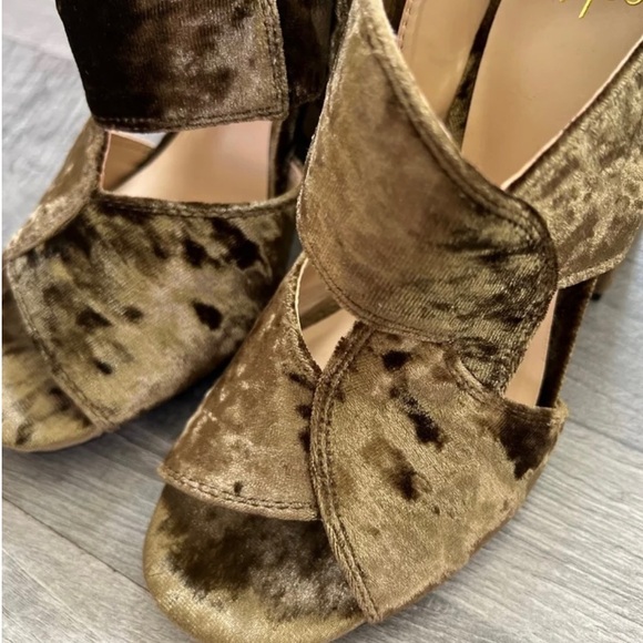 Cabi Olive Green Velvet Crossover Wedge Heels - Picture 2 of 5